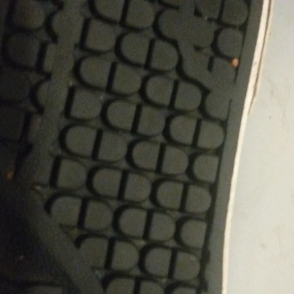 DC black and white plaid tennis shoe 8 - Picture 3 of 4